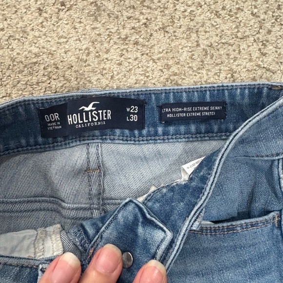 Hollister High Rise Blue Distressed Jeans - Picture 3 of 3